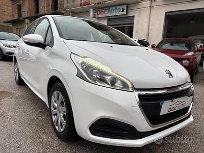 Usata Peugeot 208 Active 82 CV (60 kW) 2018 Bianco Utilitaria