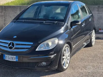 Usata Mercedes B180 109 CV (80 kW) 2008 Nero Monovolume