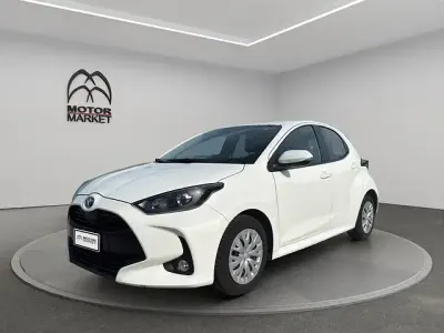 Usata Toyota Yaris Hybrid Business Edition 116 CV (85 kW) 2022 Bianco Berlina