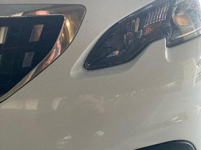 Usata Peugeot 2008 Active 110 CV (80 kW) 2019 Bianco SUV