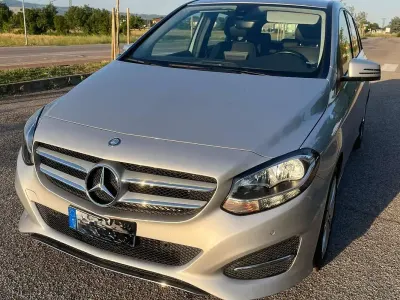 Usata Mercedes B180 109 CV (80 kW) 2015 Argento Utilitaria