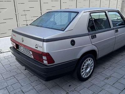 Usata Alfa Romeo 75 110 CV (80 kW) 1989 Argento Berlina
