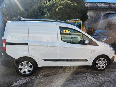 Usata Ford Courier 2016 Bianco Monovolume