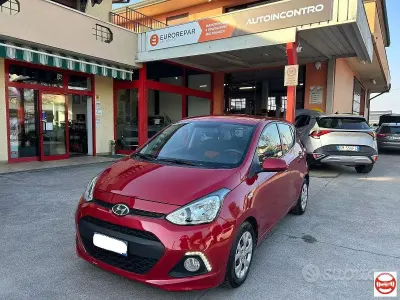 Begagnad Hyundai i10 67 HK (49 kW) 2016 Röd Halvkombi