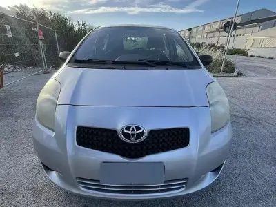 Usata Toyota Yaris Sol 69 CV (50 kW) 2008 Grigio Utilitaria