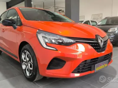 Usata Renault Clio V Equilibre 66 CV (48 kW) 2023 Arancione Berlina