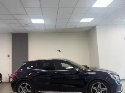 Usata Mercedes GLA200 Premium 136 CV (100 kW) 2018 Blu SUV