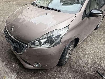 Usata Peugeot 208 68 CV (50 kW) 2012 Beige Utilitaria