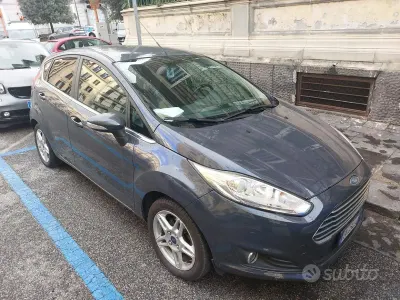Usata Ford Fiesta 100 CV (73 kW) 2014 Bluazzurro Utilitaria