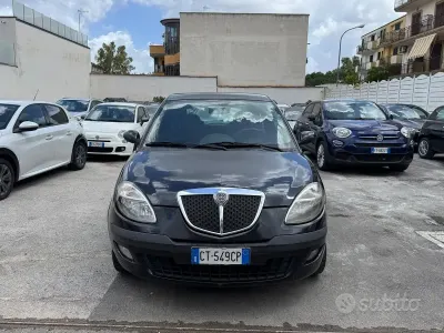 Usado Lancia Ypsilon 60 CV (44 kW) 2005 Negro Utilitario