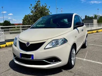 Usata Lancia Ypsilon Gold 69 CV (50 kW) 2017 Utilitaria