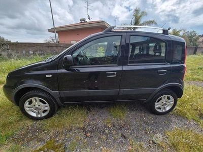Usata Fiat Panda 4x4 Climbing 74 CV (54 kW) 2011 Nero Utilitaria