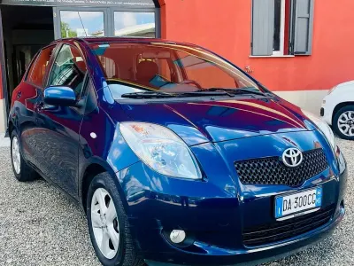Usata Toyota Yaris Sol 69 CV (50 kW) 2006 Blu Berlina