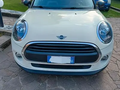 Usata Mini ONE 95 CV (69 kW) 2018 Utilitaria