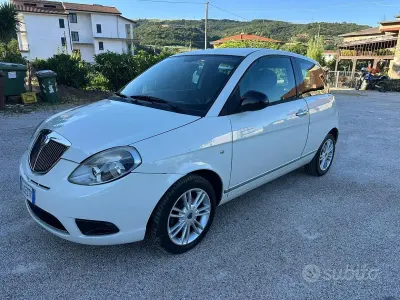 Usata Lancia Ypsilon 75 CV (55 kW) 2011 Bianco Utilitaria