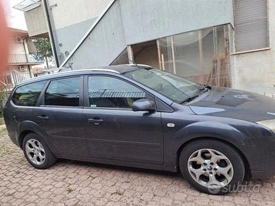 Usata Ford Focus 90 CV (66 kW) 2007 Nero Station wagon