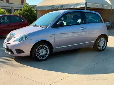 Usata Lancia Ypsilon 69 CV (50 kW) 2011 Viola Utilitaria