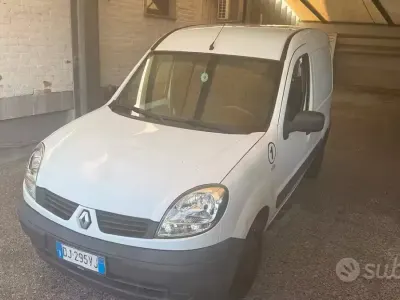 Usata Renault Kangoo 61 CV (44 kW) 2007 Bianco Monovolume