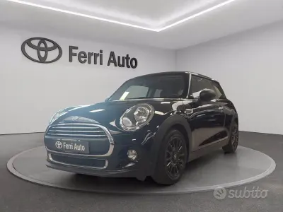 Usata Mini ONE 102 CV (75 kW) 2019 Nero Utilitaria