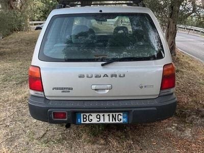 Usata Subaru Forester 125 CV (91 kW) 1999 Grigio SUV