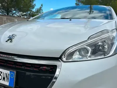 Usata Peugeot 208 100 CV (73 kW) 2016 Bianco Utilitaria