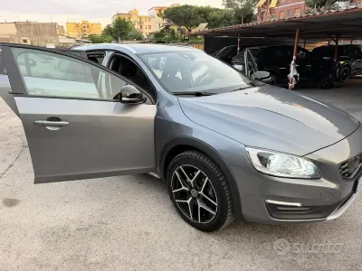 Usata Volvo V60 CC 150 CV (110 kW) 2018 Grigio Station wagon