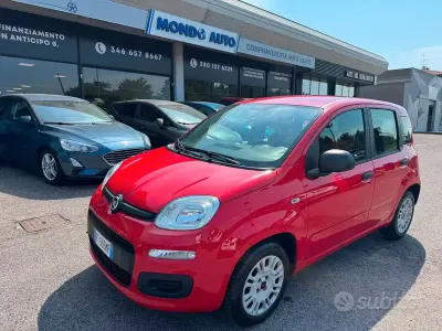Usata Fiat Panda Lounge 69 CV (50 kW) 2019 Rosso Utilitaria