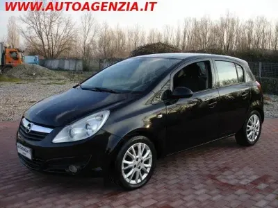 Usata Opel Corsa 80 CV (58 kW) 2010 Nero Berlina