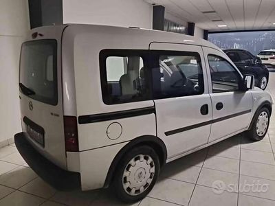 Occasion Opel Combo Enjoy 97 ch (71 kW) 2008 Gris Monospace