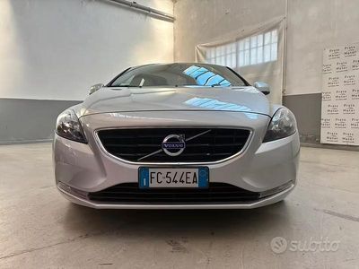 Occasion Volvo V40 Momentum 120 ch (88 kW) 2016 Gris Berline
