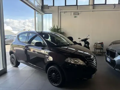 Usata Lancia Ypsilon 80 CV (58 kW) 2013 Lilla Utilitaria