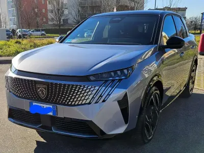 Usata Peugeot e-3008 GT 103 kW (141 CV) 2024 SUV