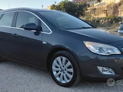 Usata Opel Astra Cosmo 110 CV (80 kW) 2012 Grigio Station wagon