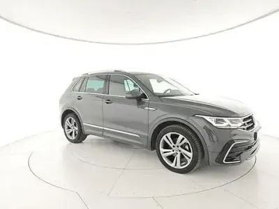 Usata VW Tiguan R-line 150 CV (110 kW) 2023 Grigio scuro SUV