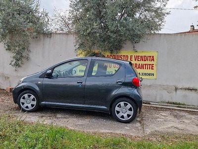 Usata Toyota Aygo 69 CV (50 kW) 2005 Grigio Utilitaria