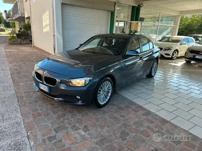 Usata BMW 318 143 CV (105 kW) 2014 Grigio Berlina