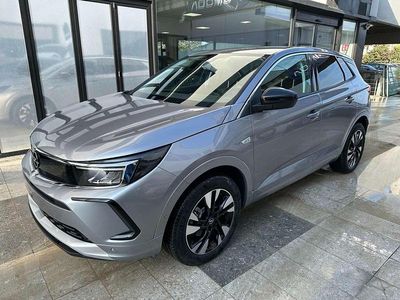 Nuova Opel Grandland X Business Elegance 131 CV (96 kW) 2025 Kontrast grey SUV
