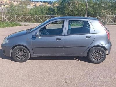 Usata Fiat Punto 69 CV (50 kW) 2005 Grigio Utilitaria
