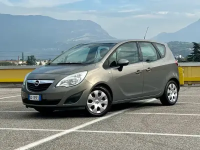 Usado Opel Meriva 130 CV (95 kW) 2011 Amarillo Monovolumen