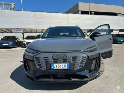 Usata Audi Q6 e-tron Edition .1 119 kW (163 CV) 2024 Grigio SUV