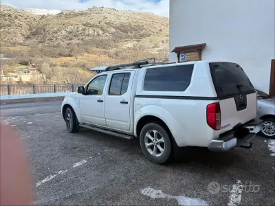 Usata Nissan Navara 190 CV (139 kW) 2011 Bianco Pick-up