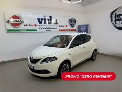 Begagnad Lancia Ypsilon Gold 69 HK (50 kW) 2022 Vit Halvkombi