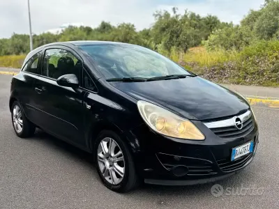 Usado Opel Corsa 75 CV (55 kW) 2008 Negro Utilitario