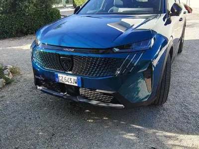 Usata Peugeot e-3008 103 kW (141 CV) 2025 SUV