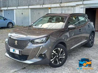 Usata Peugeot 2008 Allure 131 CV (96 kW) 2020 Grigio SUV