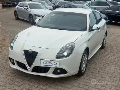 Usata Alfa Romeo Giulietta Distinctive 120 CV (88 kW) 2012 Bianco Utilitaria