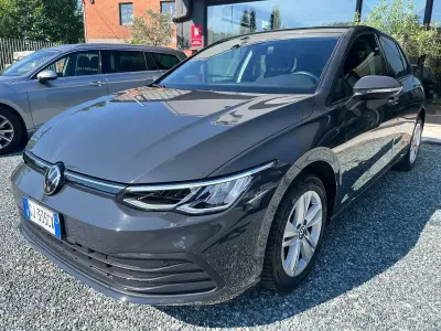 Usata VW Golf VIII Life 110 CV (80 kW) 2022 Grigio Berlina