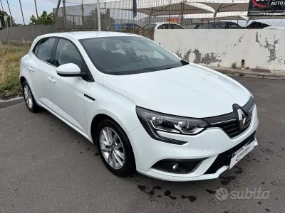 Usata Renault Mégane Business 90 CV (66 kW) 2018 Bianco Berlina