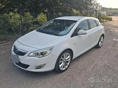 Usata Opel Astra 95 CV (69 kW) 2010 Bianco Berlina