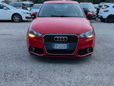 Käytetty Audi A1 Attraction 86 HP (63 kW) 2011 Punainen Viistoperä